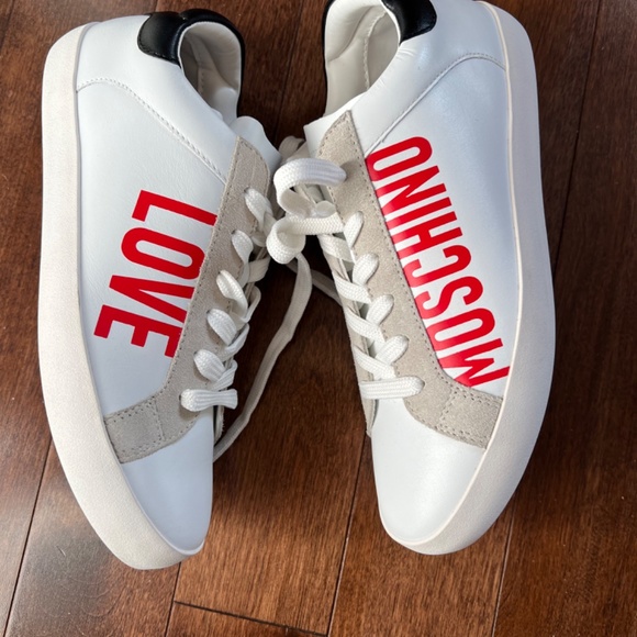 Love Moschino sneaker NWOT - Picture 2 of 3